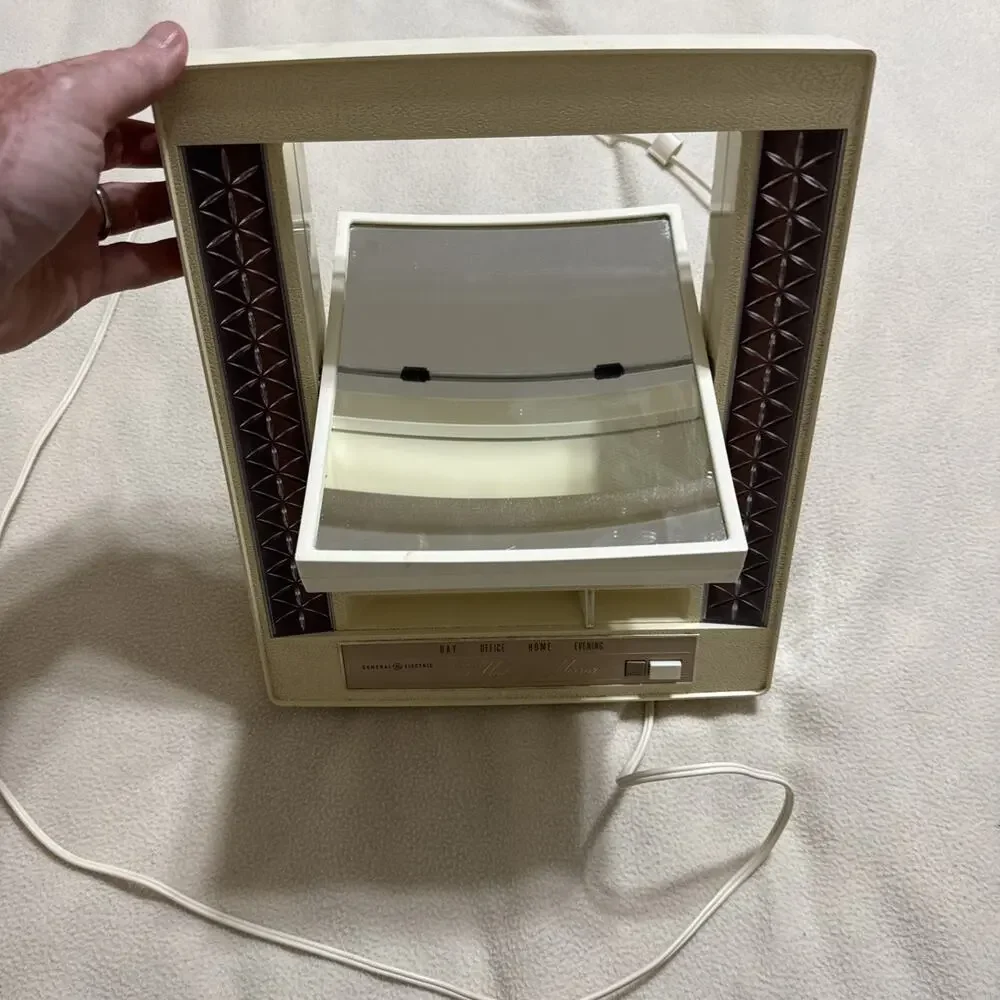 General Electric Lighted Makeup Mirror Vanity Day Office Home Vintage 70s Tested